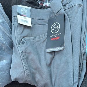 34x32 STRAIGHT FIT ATG WRANGLER REINFORCED UTILITY PANTS.   NEVER BWEEN WORN